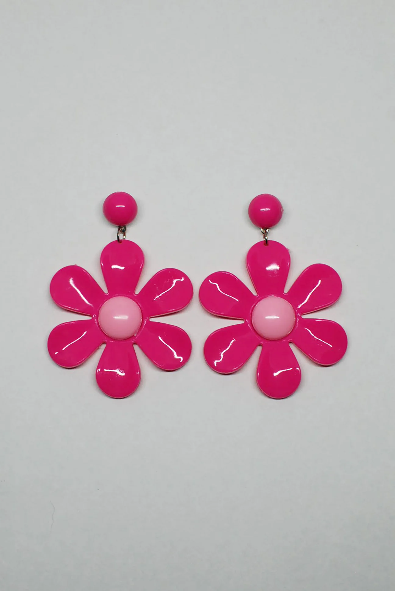 90's Bright Plastic Daisy Earrings - Image 3
