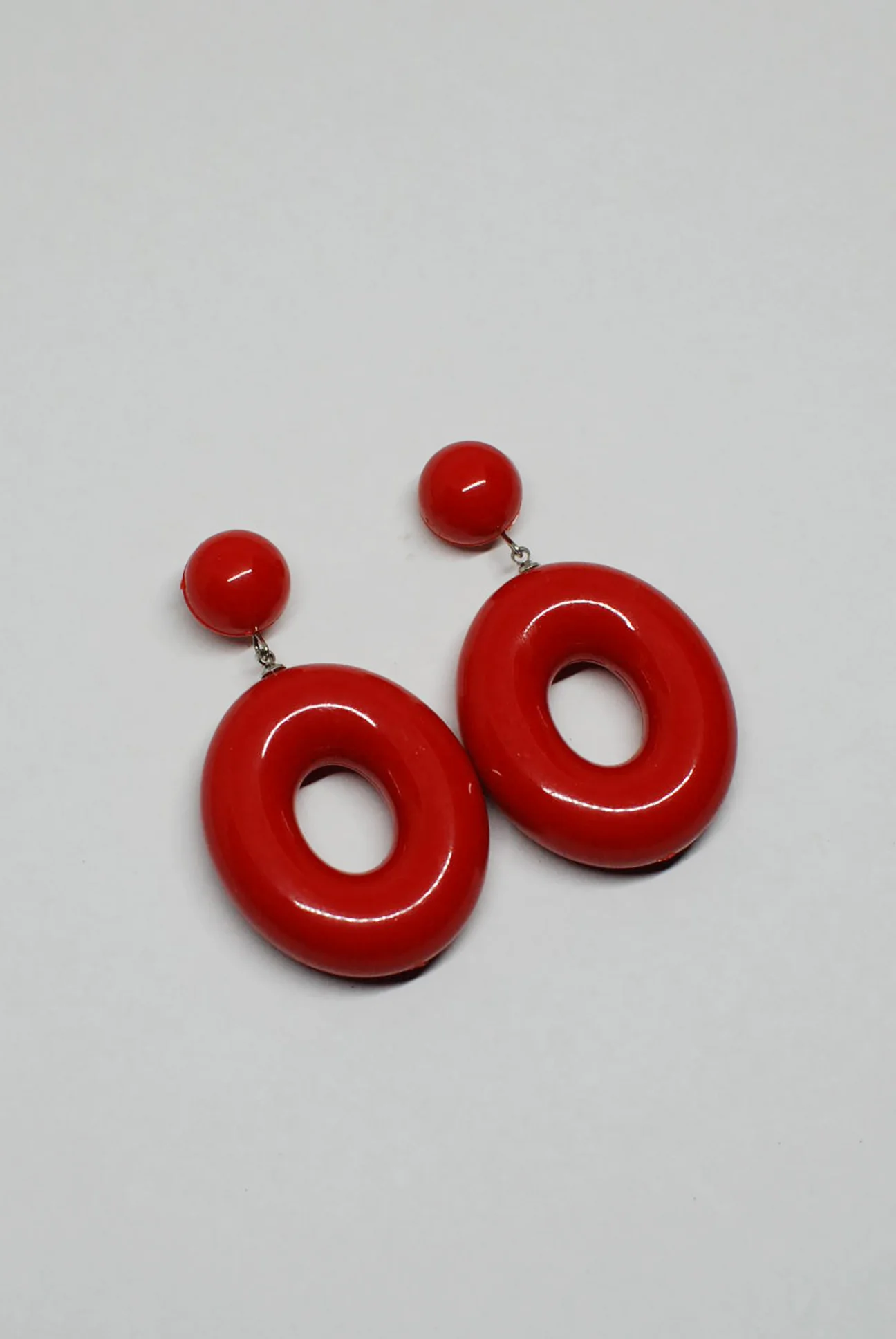 90's Chunky Oval Plastic Drop Earrings - Image 3
