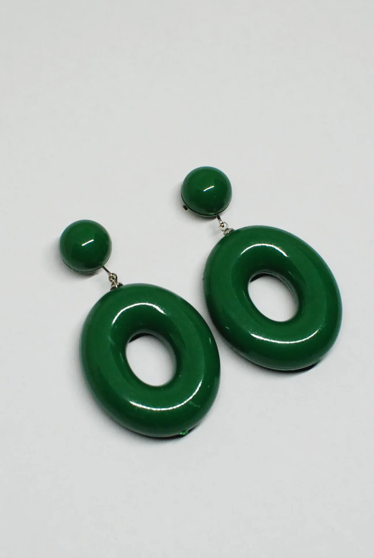 90's Chunky Oval Plastic Drop Earrings - Image 3