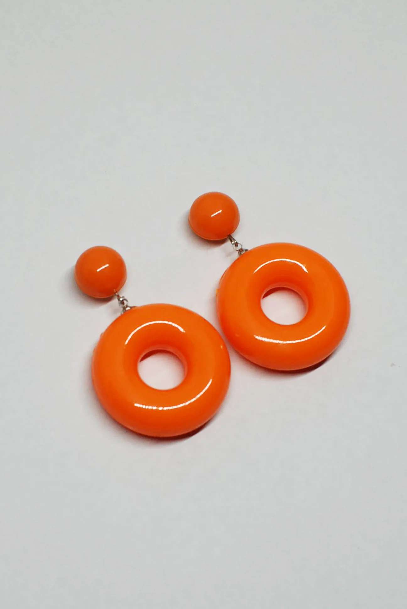 90's Chunky Round Plastic Drop Earrings - Image 3