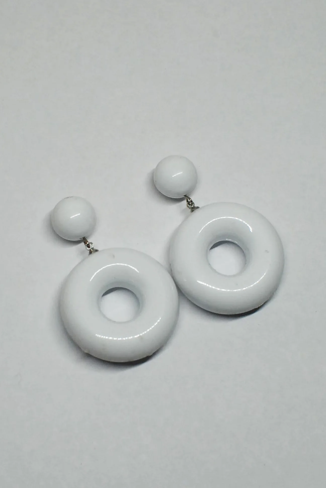 90's Chunky Round Plastic Drop Earrings - Image 3