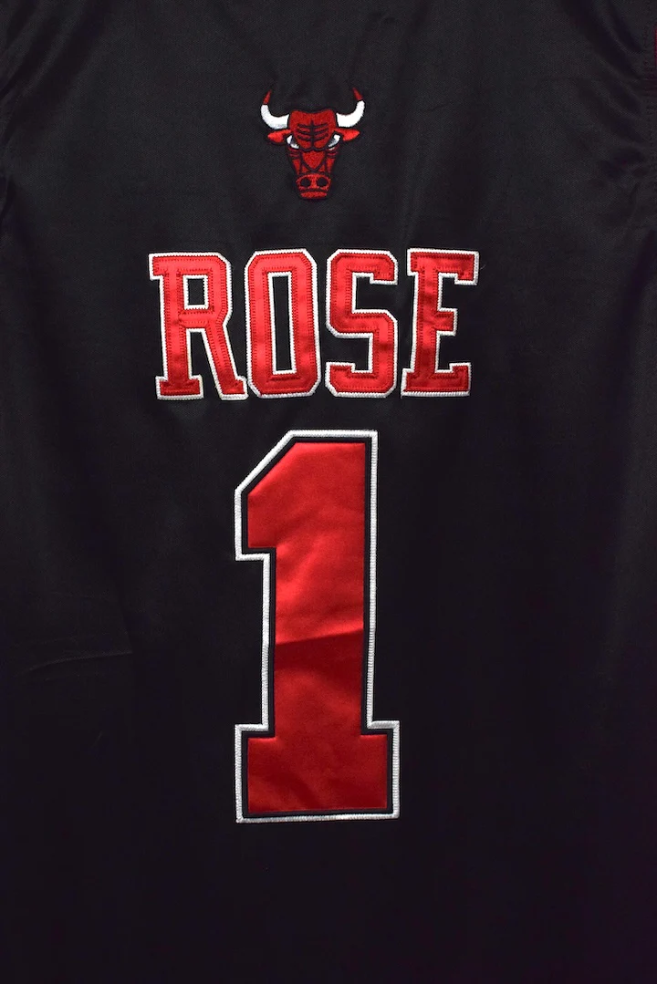 00s/10s Derrick Rose Chicago Bulls NBA Jersey - Image 4