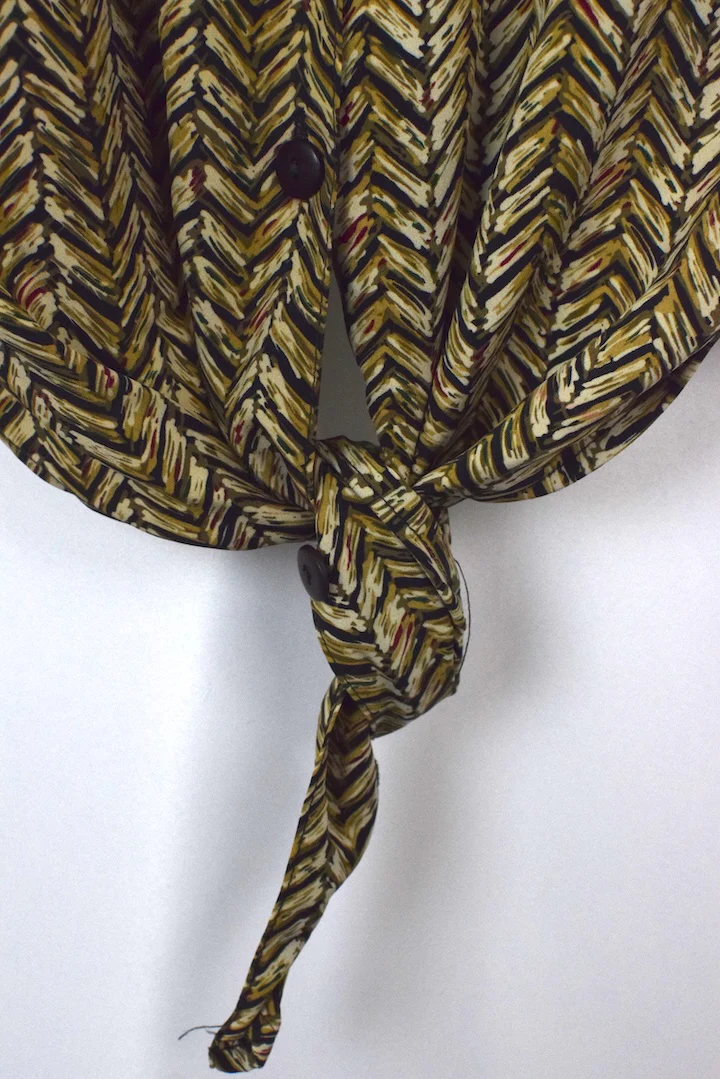 Reworked Zig-Zag Print Crop Tie-Up Blouse - Image 3