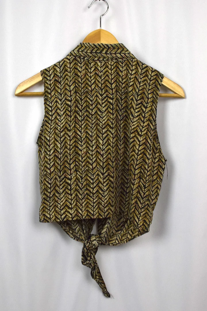 Reworked Zig-Zag Print Crop Tie-Up Blouse - Image 4