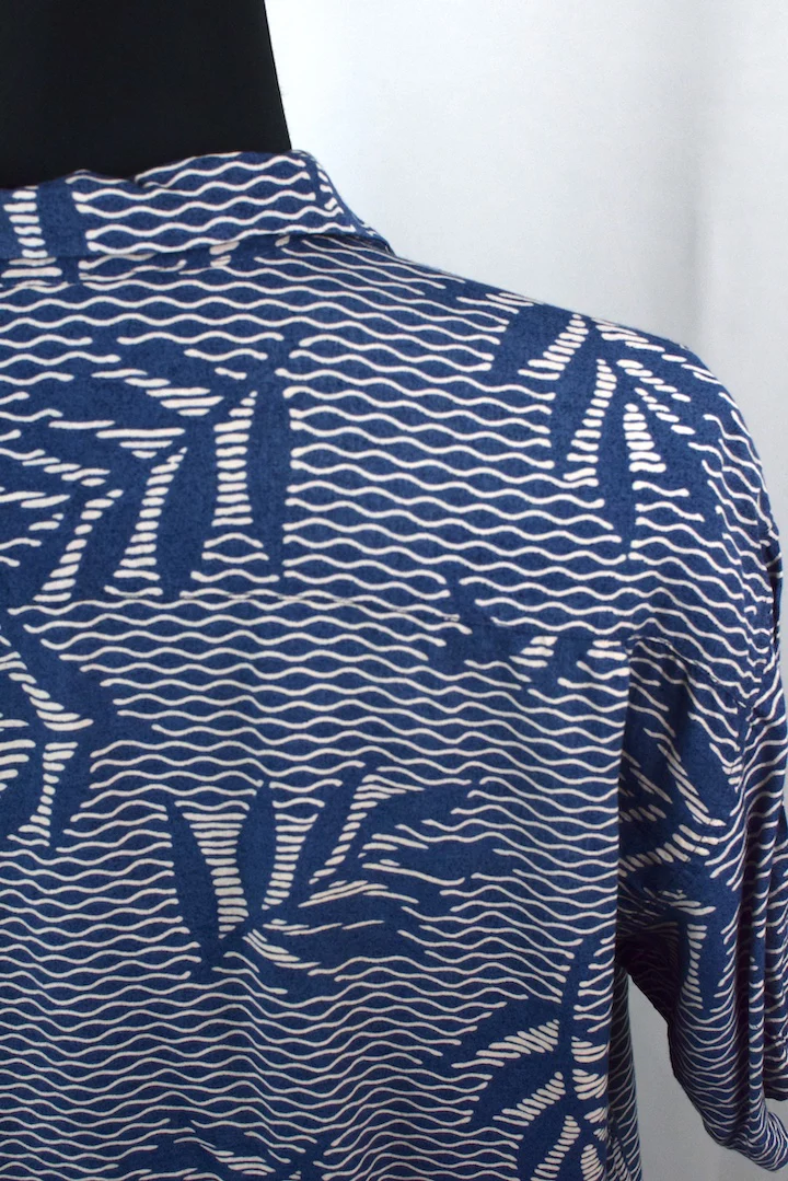 Blue Leaf Print Hawaiian Shirt - Image 3