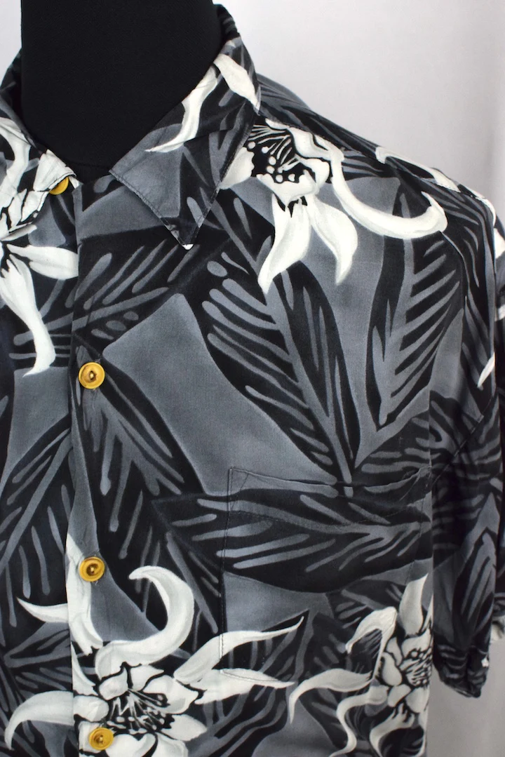 Quicksilver Brand Hawaiian Shirt - Image 2