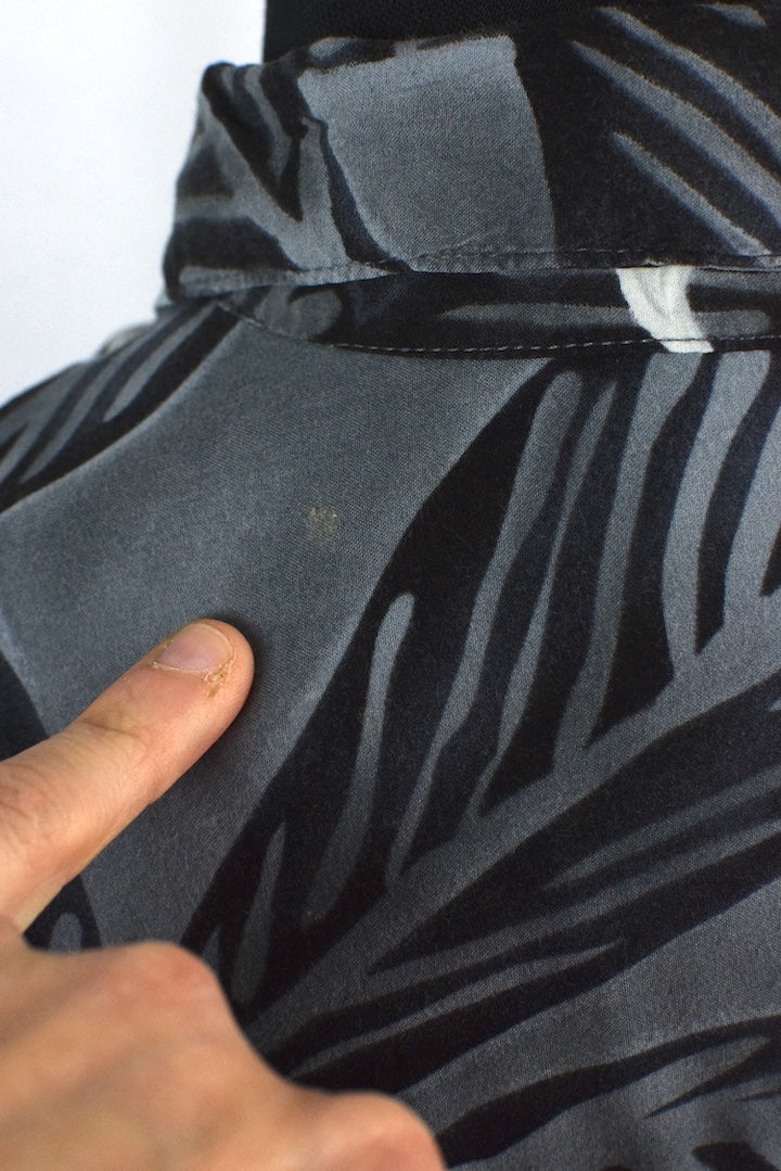 Quicksilver Brand Hawaiian Shirt - Image 4