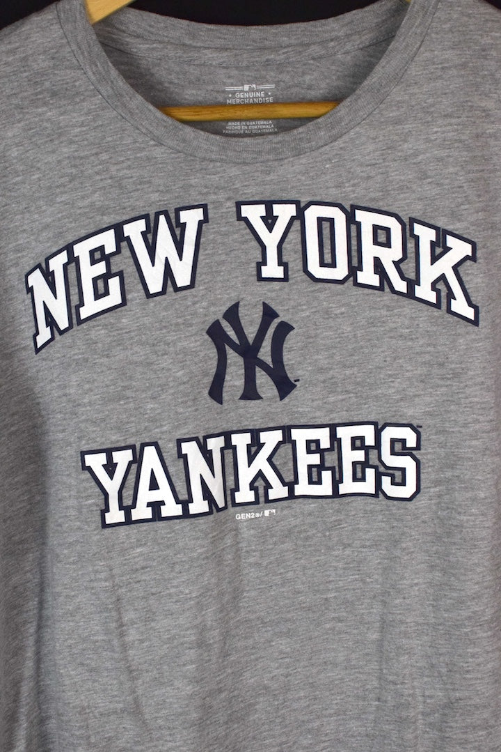 Ladies New York Yankees MLB T-shirt - Image 3